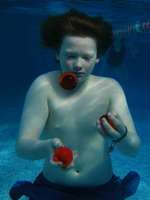 Underwater Juggling uploaded by Munchy Underwater Juggling uploaded by Munchy