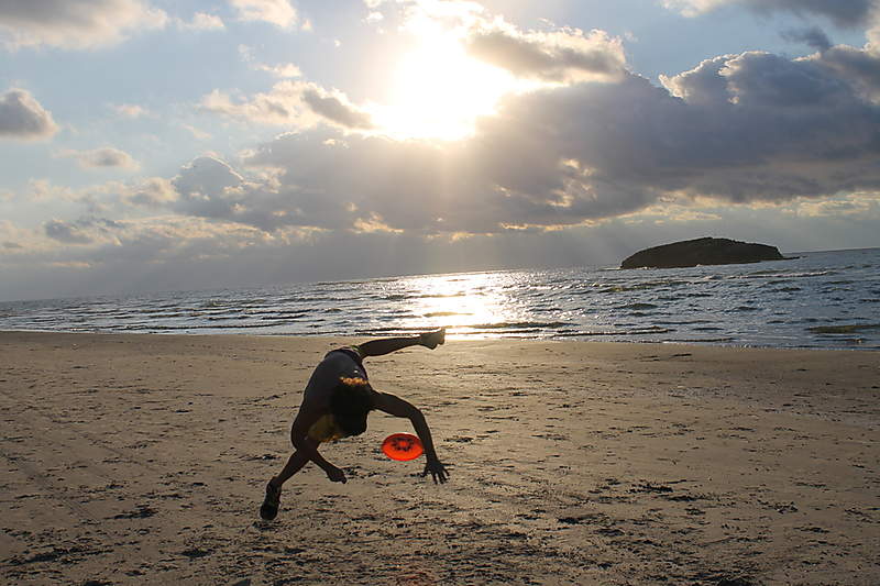 freestyle frisbee at a beach party